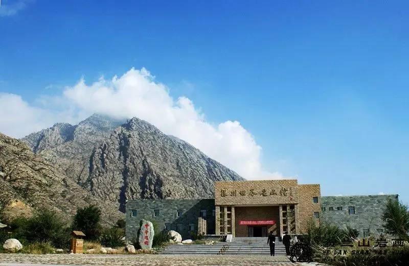 遗址公园是位于银川贺兰山东麓境内的景区,属于国家aaaa级旅游景区