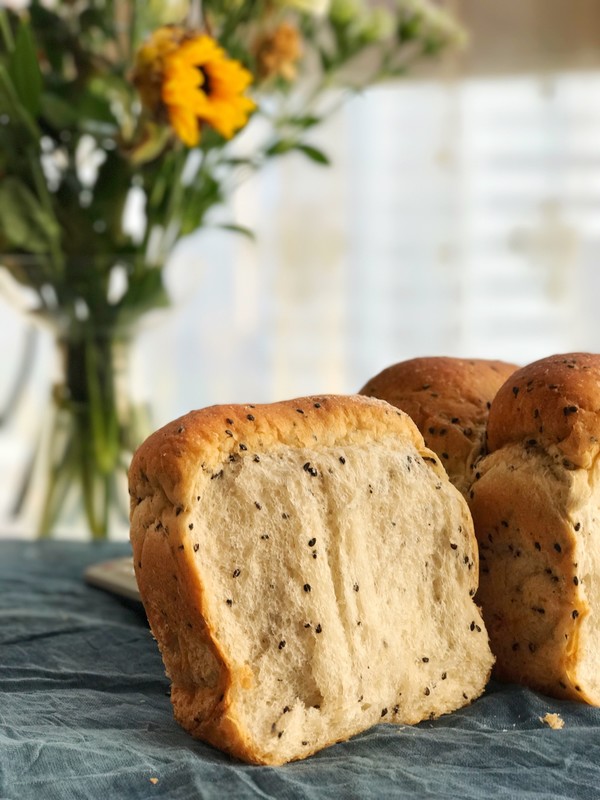 咸香黑芝麻吐司