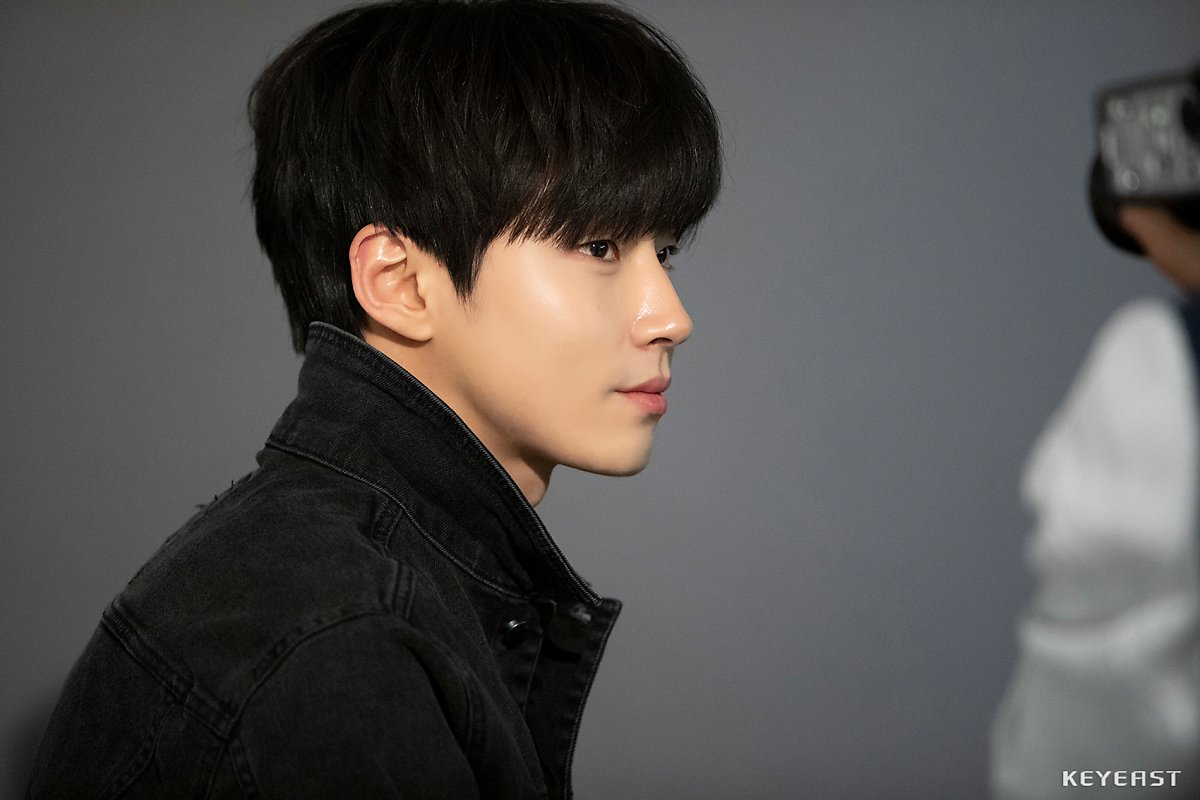  p data-id="gnwr6b7aqo">黄寅烨,1991年1月19日出生于韩国,毕业于