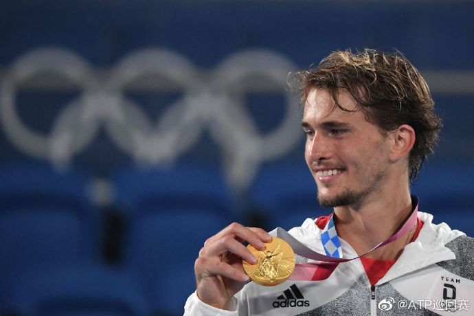 亚历山大·兹维列夫(alexander zverev),1997年4月20日出生于德国<