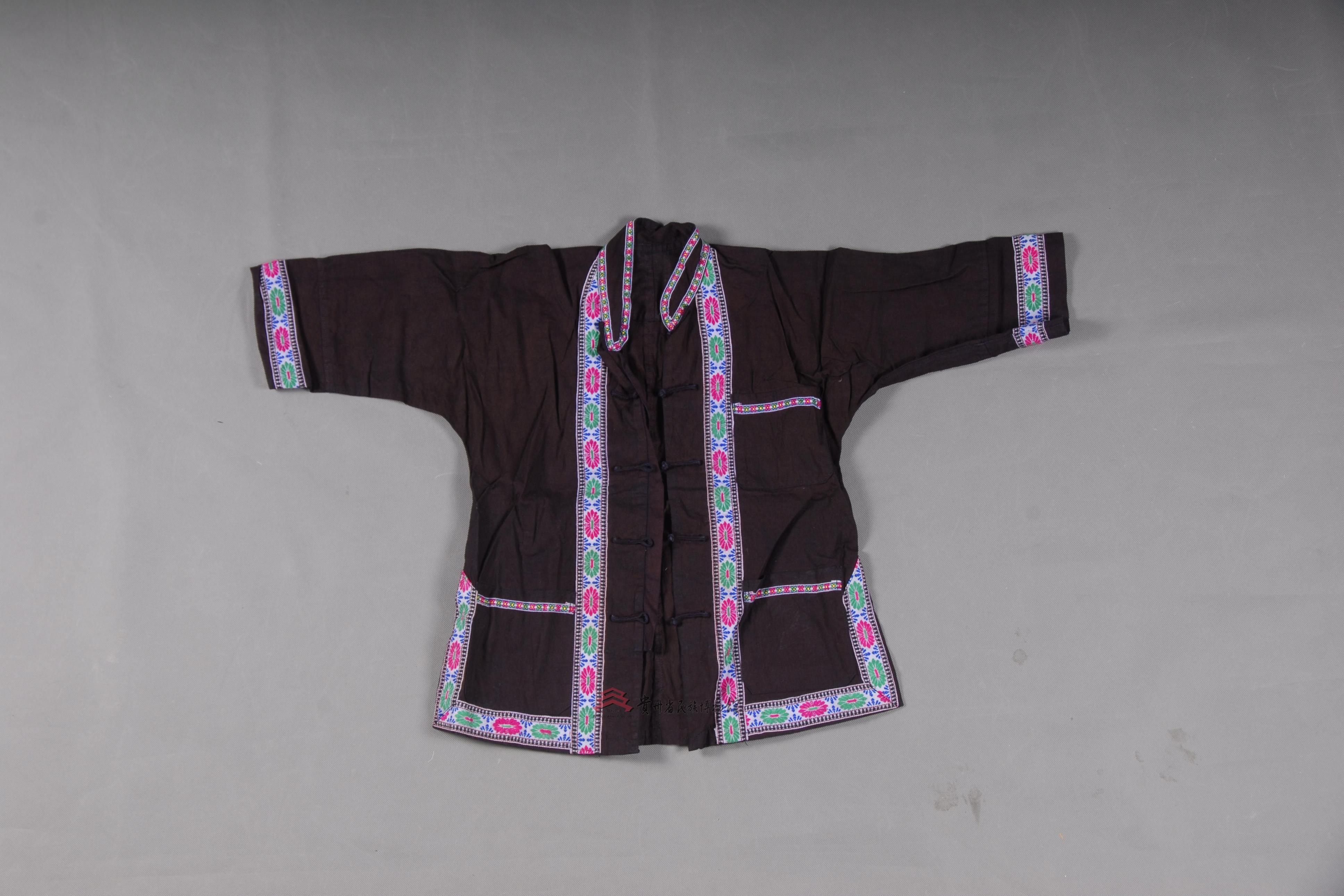 侗族亮布对襟男童衣