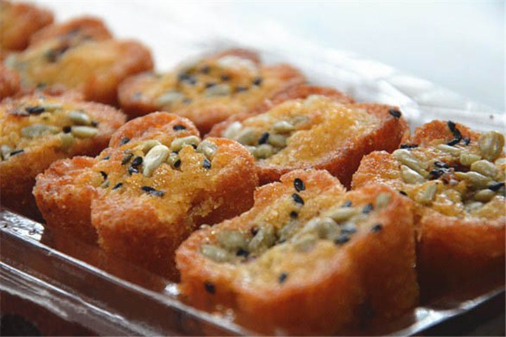  p data-id="gnwk9t4tp2">中江八宝油糕是四川省德阳市 a target="