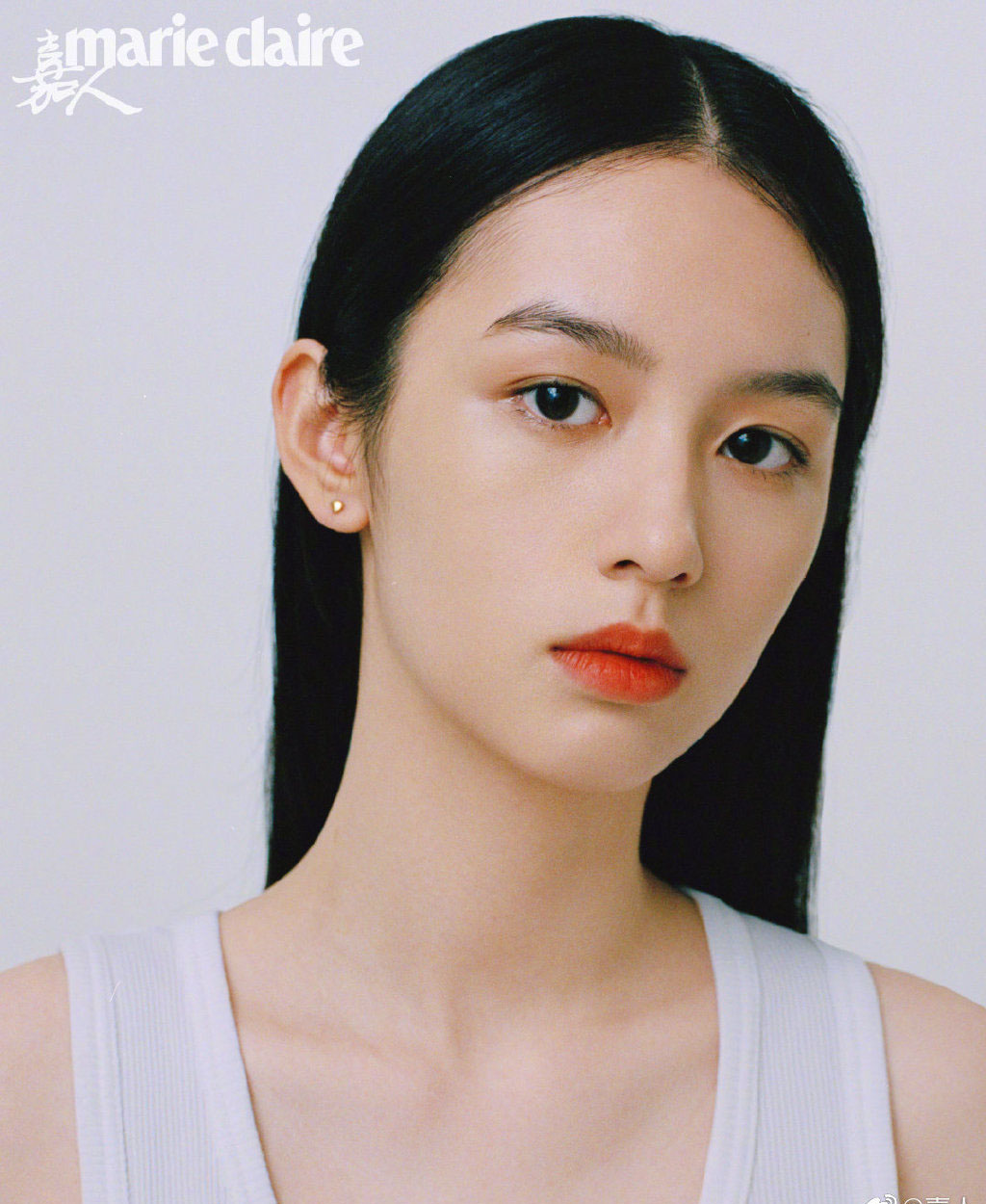  p>周也,1998年5月20日出生于重庆市,中国内地女