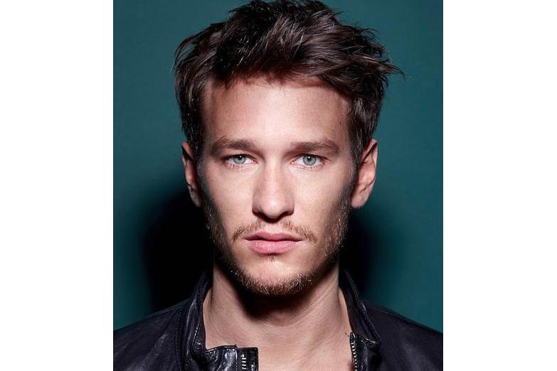  p>vladimir burlakov是一名演员,主要作品有《ausgerechnet sibirien