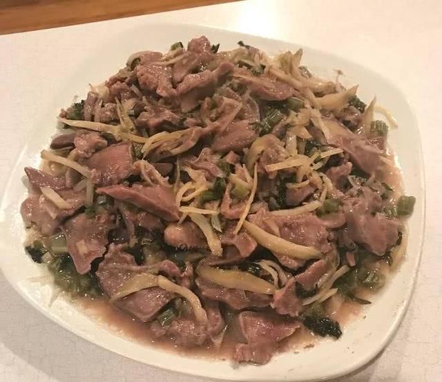 冲菜蒸牛肉