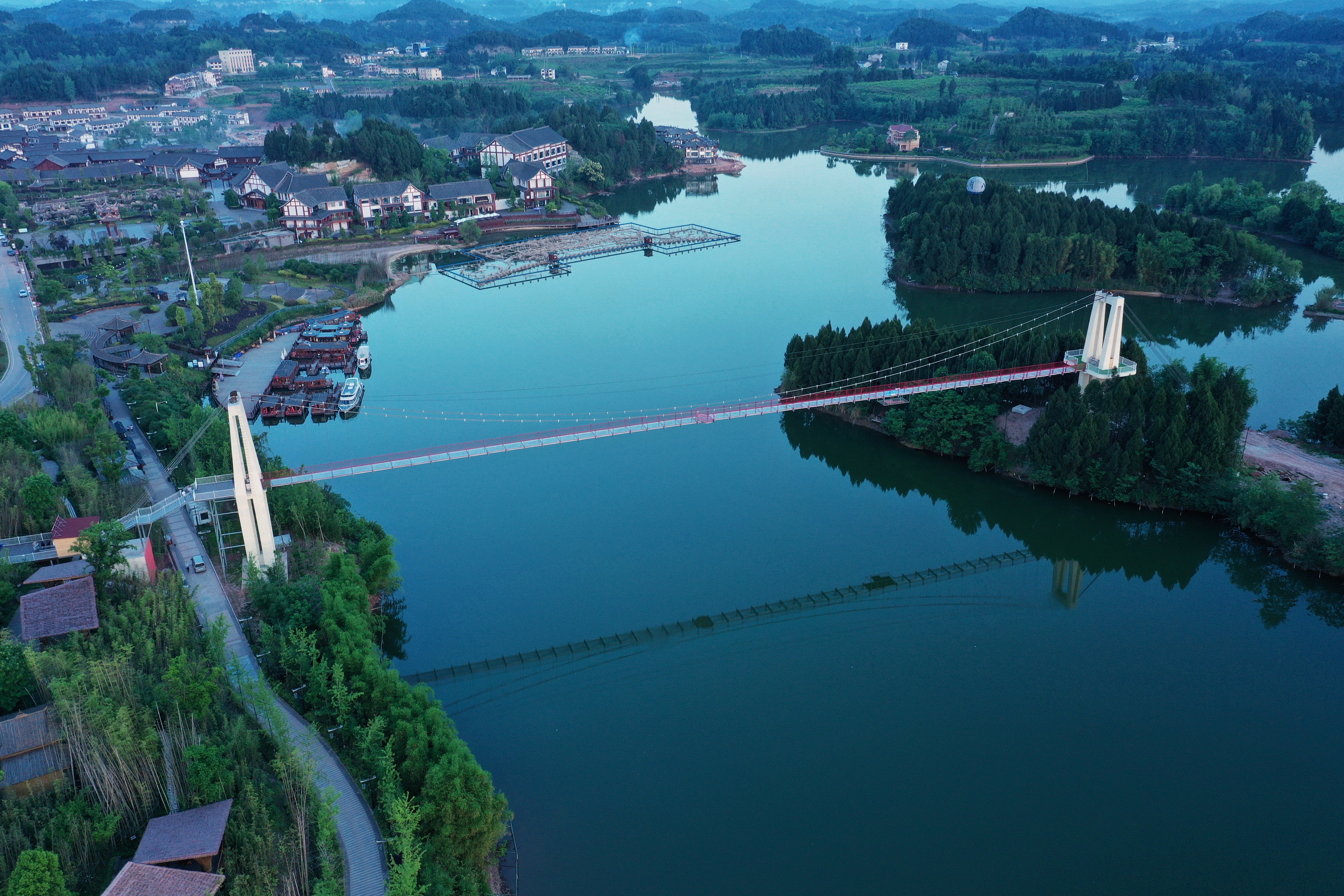  p>八尔湖风景区,位于四川省南充市 a target="