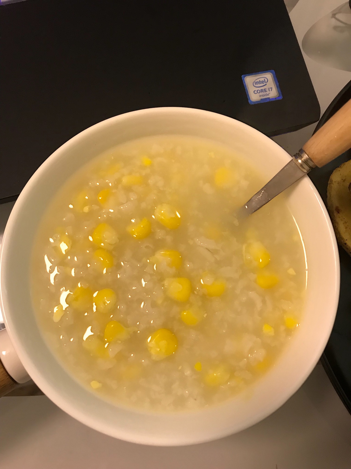 玉米粥,即玉米或者<a target="