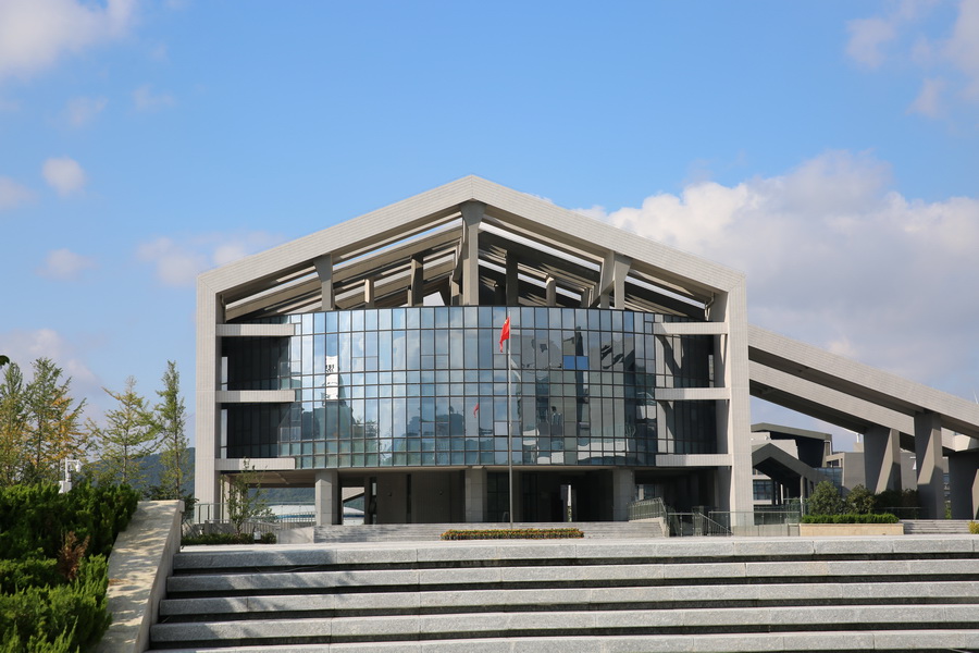 href="#" data-lemmaid="10549999">青岛市教育局 /a>,始建于1962年