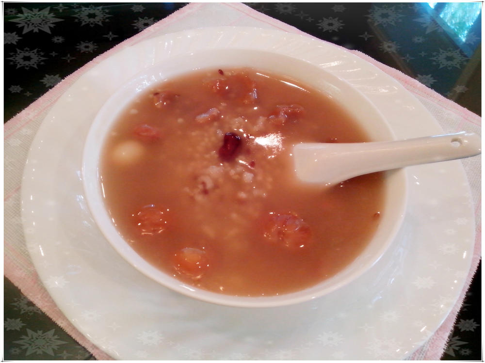 桂圆银耳莲子八宝粥