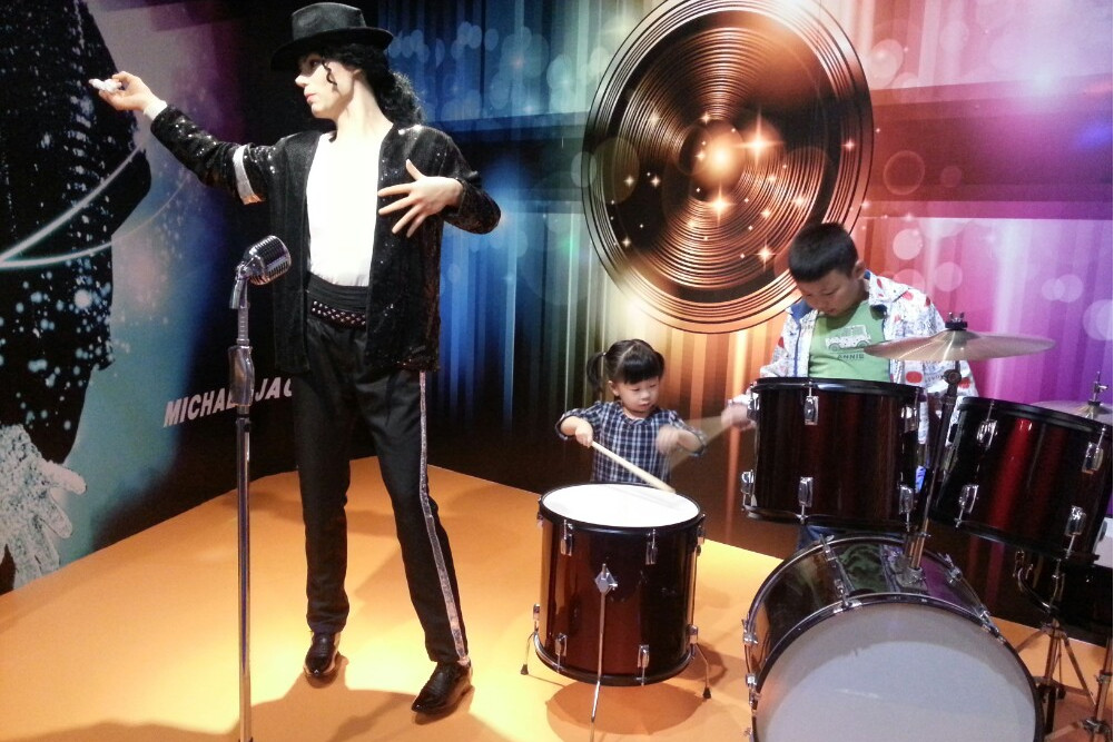 娄底石俞名人蜡像馆