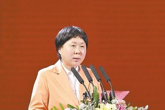  p data-id="gnb2i4rnq1">方华玉,女,汉族,福建莆田人,第十四届全国