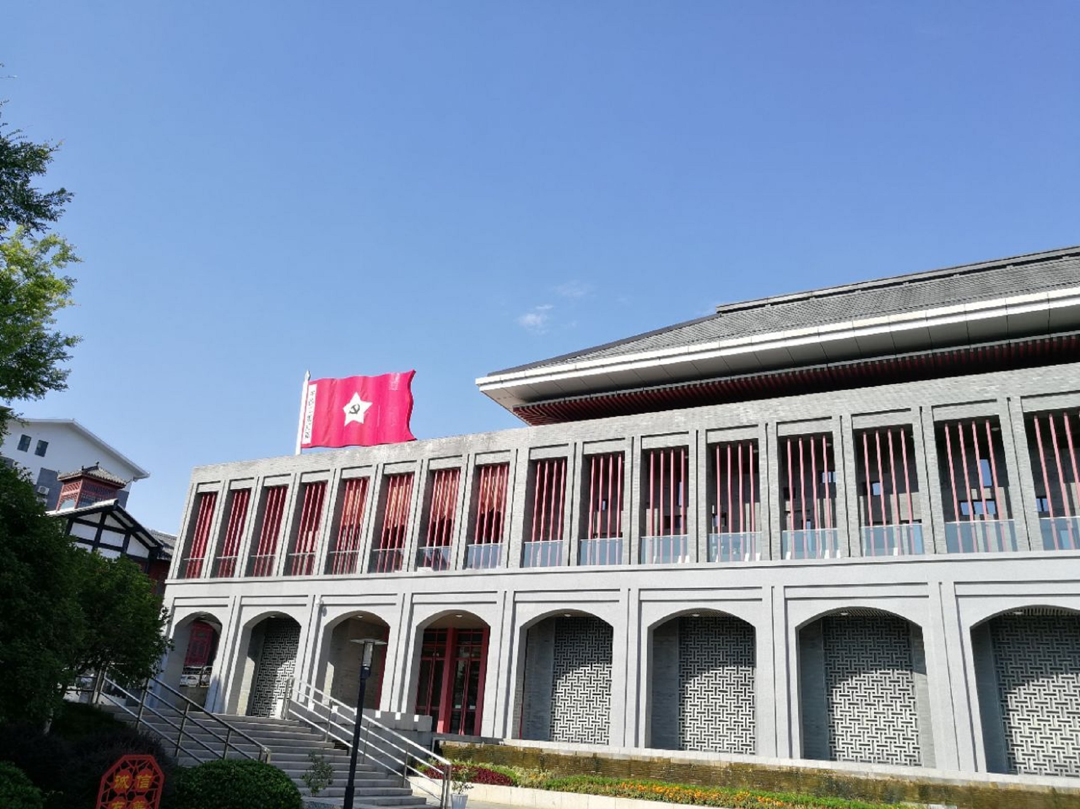  p>红军长征时,总政治部曾设在 a target="_blank" href="/item/遵义