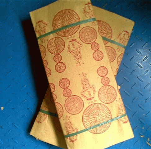 34808" data-lemmaid="34808">清明 /a>等节日扫墓时压在坟墓上的纸钱