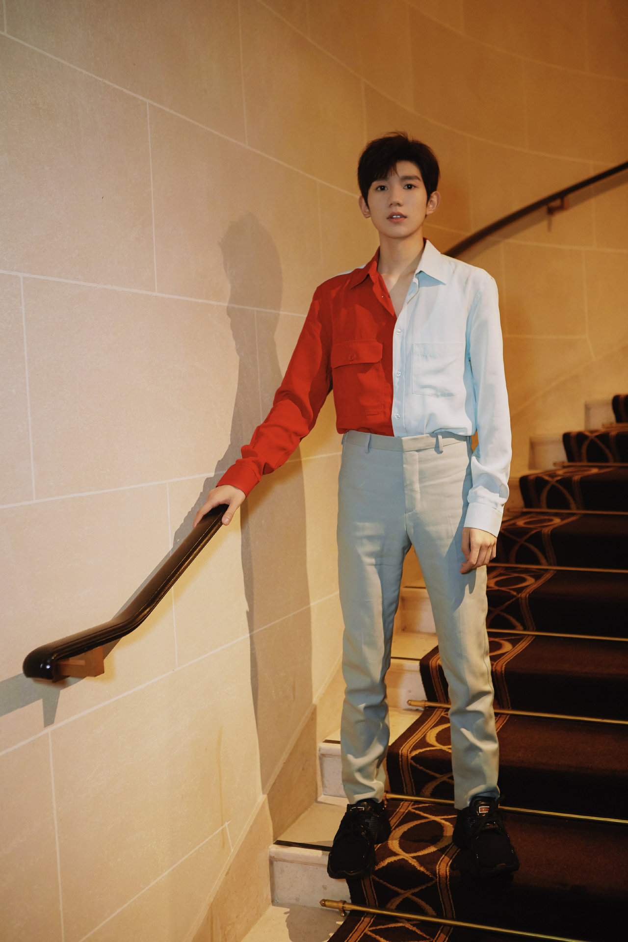  p>王源,2000年11月8日出生于重庆,中国内地男歌手,演员,主持人,作家