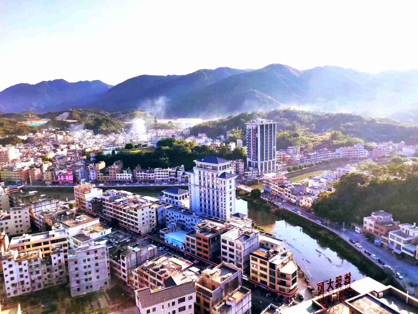 p>上砂镇,隶属于广东省揭阳市揭西县,中心位置约在东经115°7,北纬