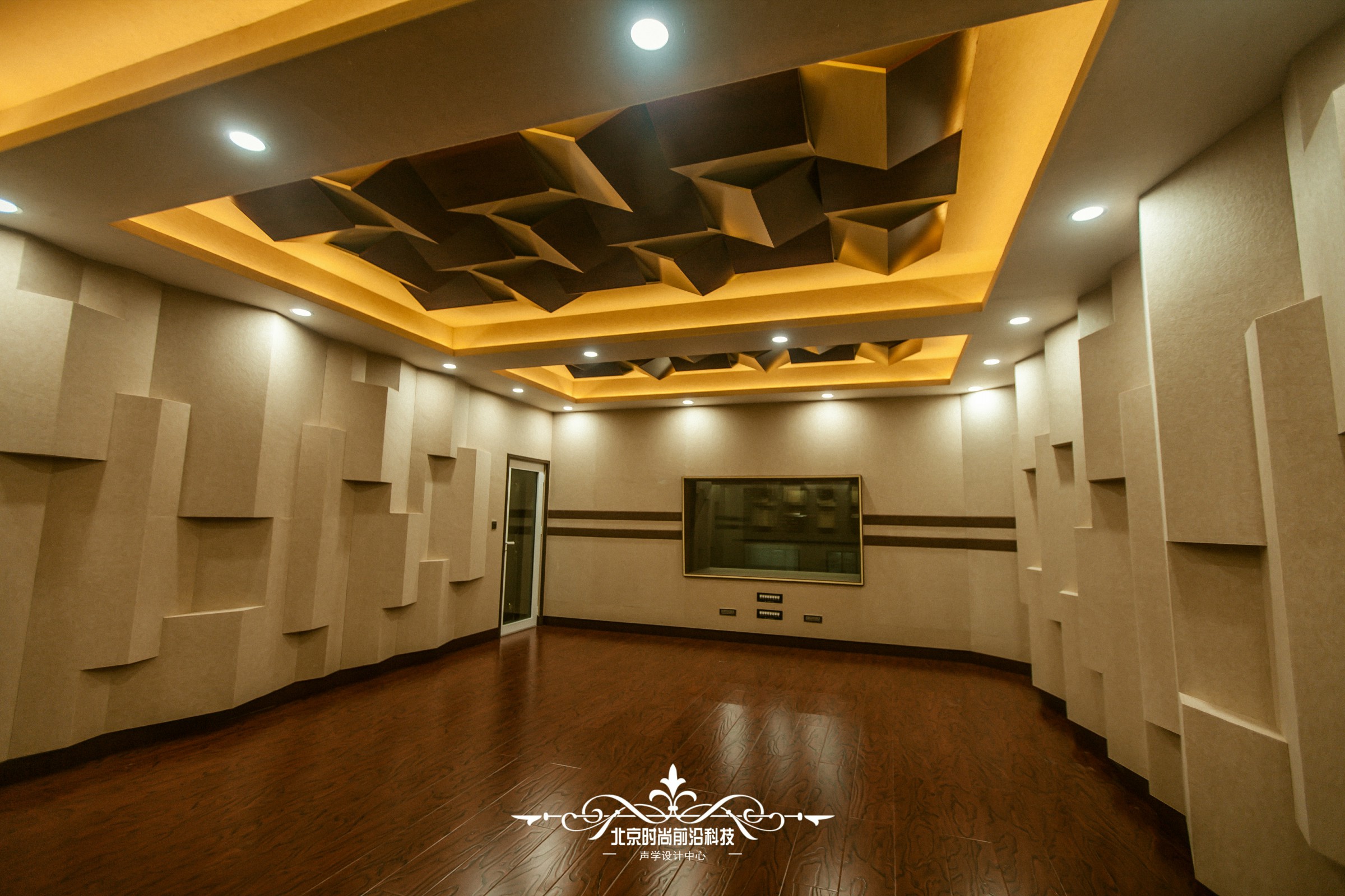  p>北京时尚前沿科技有限公司,是一家集声学设计,录音棚装修;录音棚