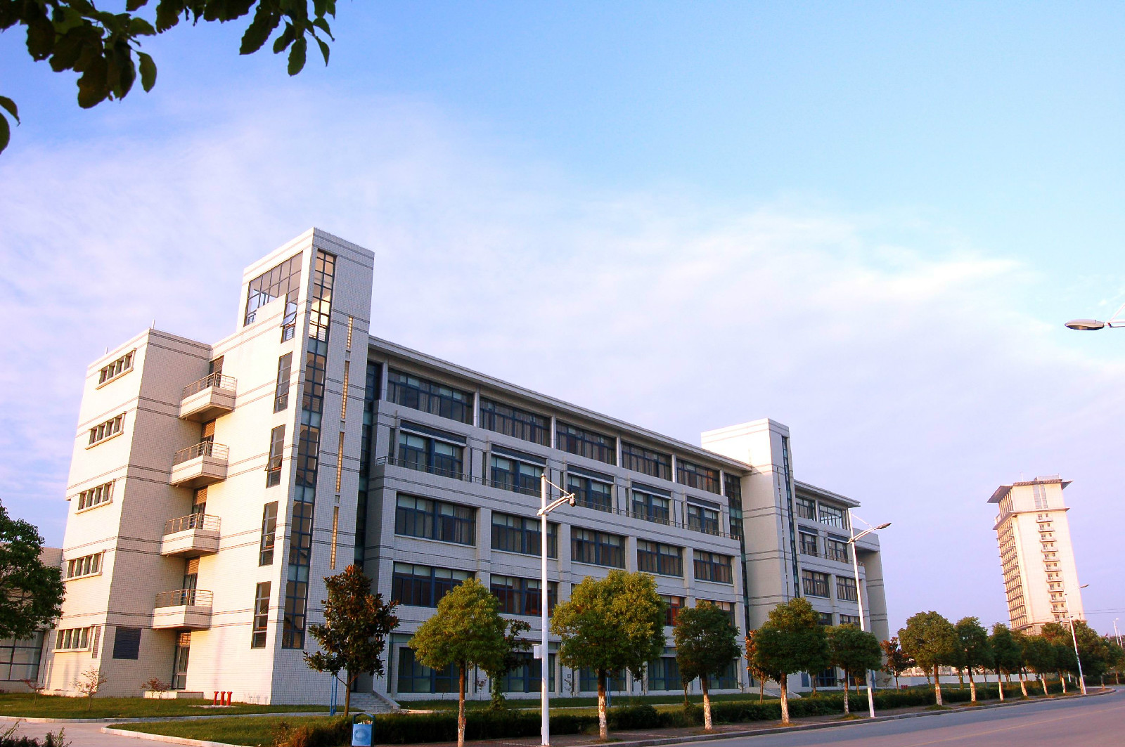  p>南京邮电大学通达学院,位于江苏扬州,是经国家 a href="#">教育部 