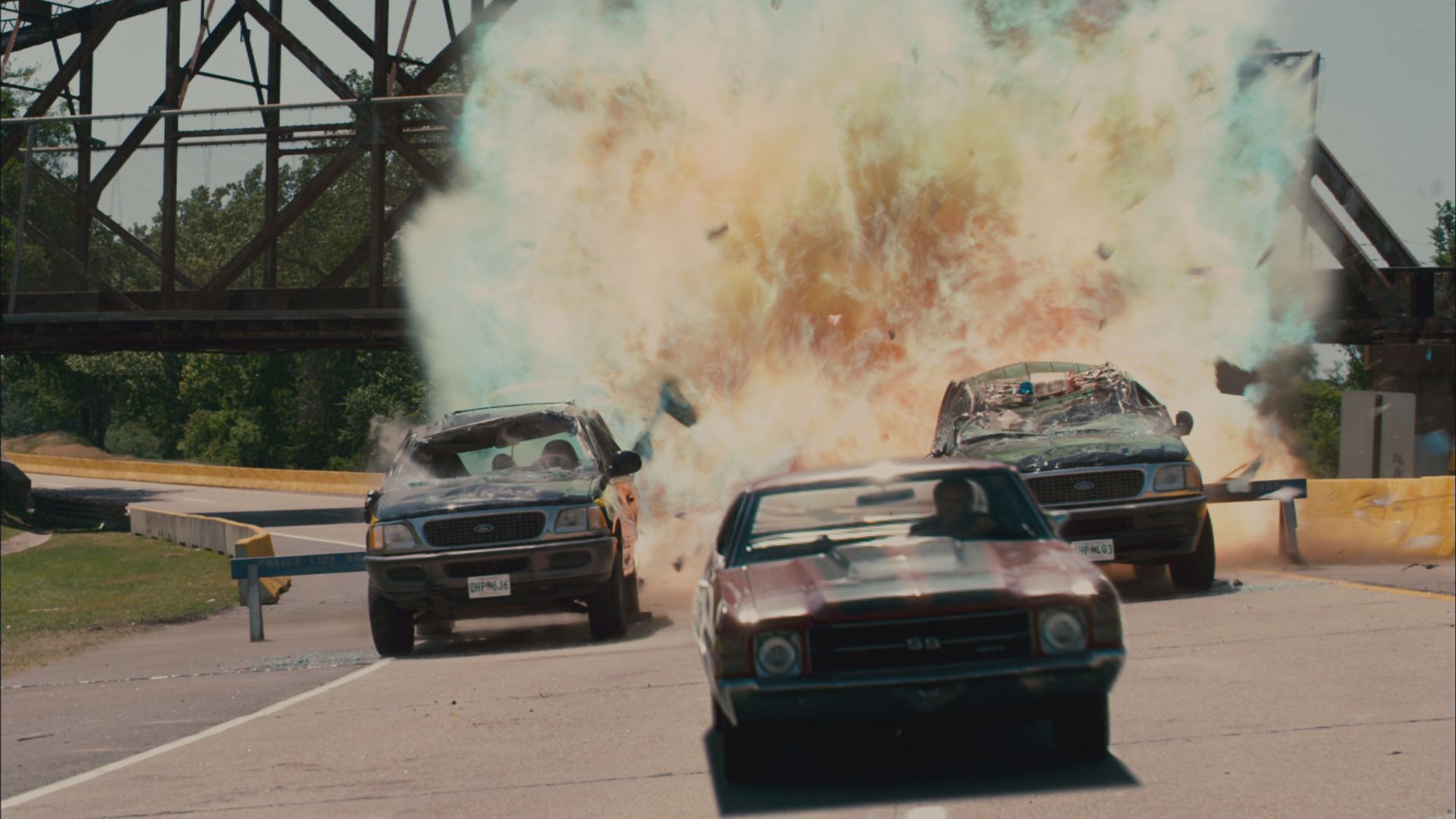  p>《狂暴飞车》是顶峰娱乐2011年上映的一部3d动作电影.