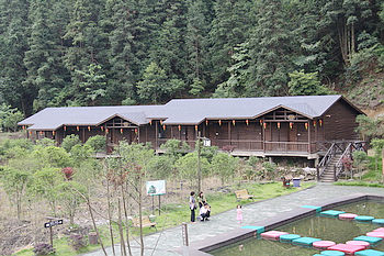 阿瓦山寨,地方特色古戏等娱乐休闲为一体