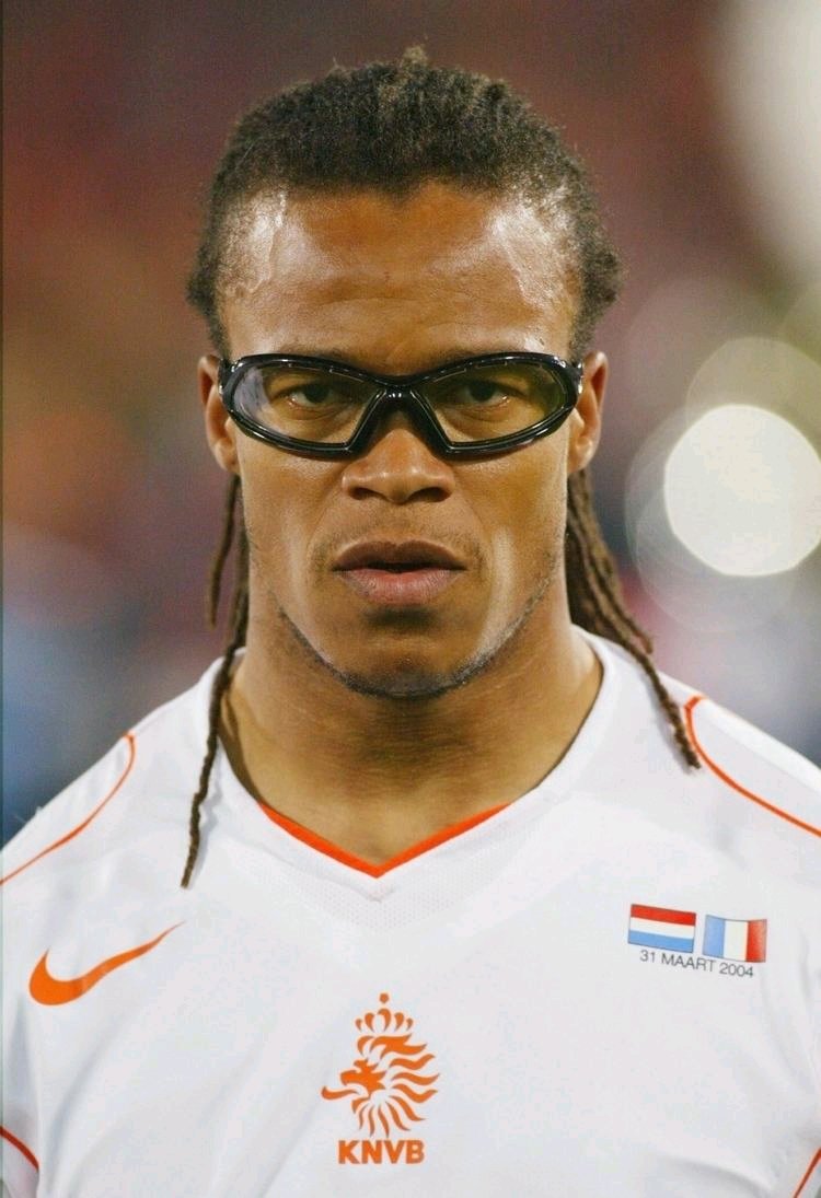  p>埃德加·戴维斯(edgar davids),全名埃德加·斯蒂文·戴维斯(edgar