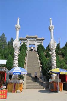 <p>白云山庙景点