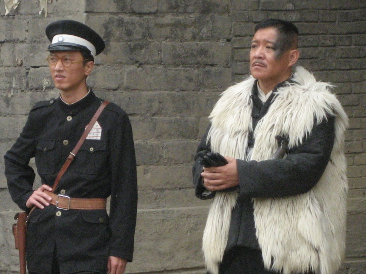  p>《盘龙卧虎高山顶》是由中国电视剧制作中心,陕西省委宣传部,延安