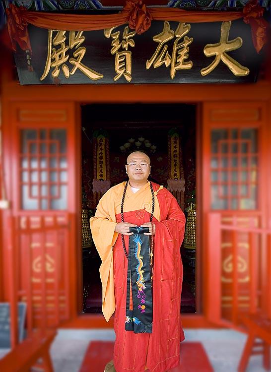  p>果岚方丈,即云泉禅寺方丈释果岚法师,俗名赵福刚,号妙严. /p>