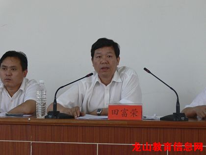  p>龙山县第一中学简称龙山一中,定名于1956年.