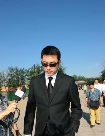 data-id="gnzzvr6qyi">鲁健,1972年10月4日出生于内蒙古自治区阿拉善