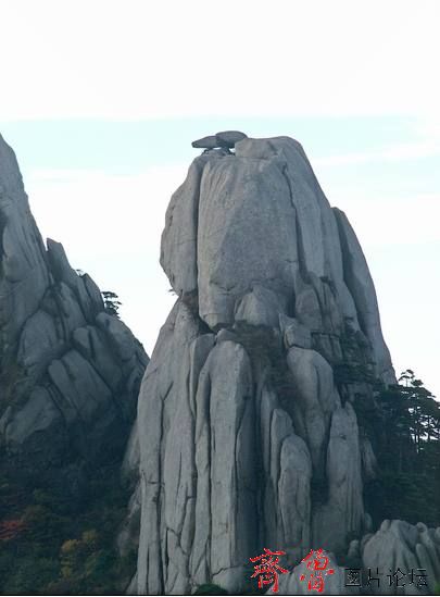  p data-id="gnx0kl0l62">松鼠跳天都为黄山耕云峰上一巧石,酷似活泼