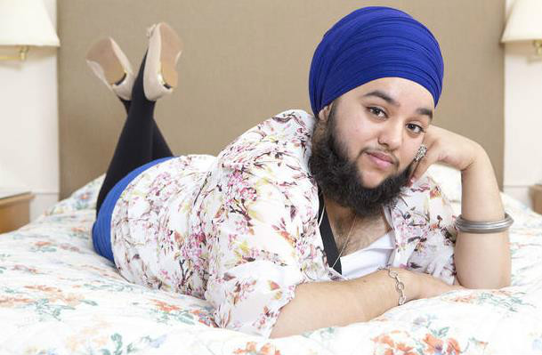 harnaam kaur,别名汉娜,英国人,因24岁就留了长胡子而成为了最年轻