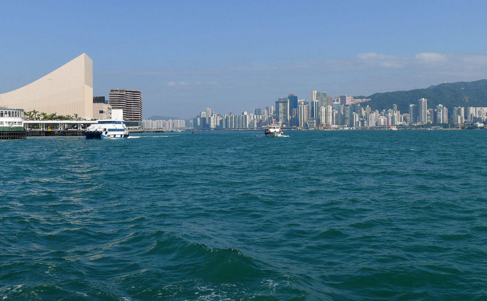  p>维多利亚港(英语:victoria harbour)简称维港,是位于 a target="