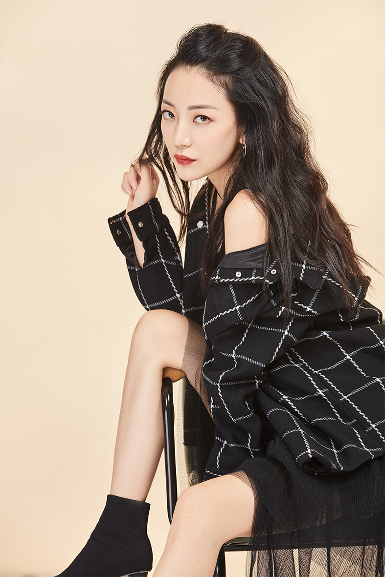  p data-id="gnx7g9oq6k">舒遥,中国大陆女演员,新生代女艺人.