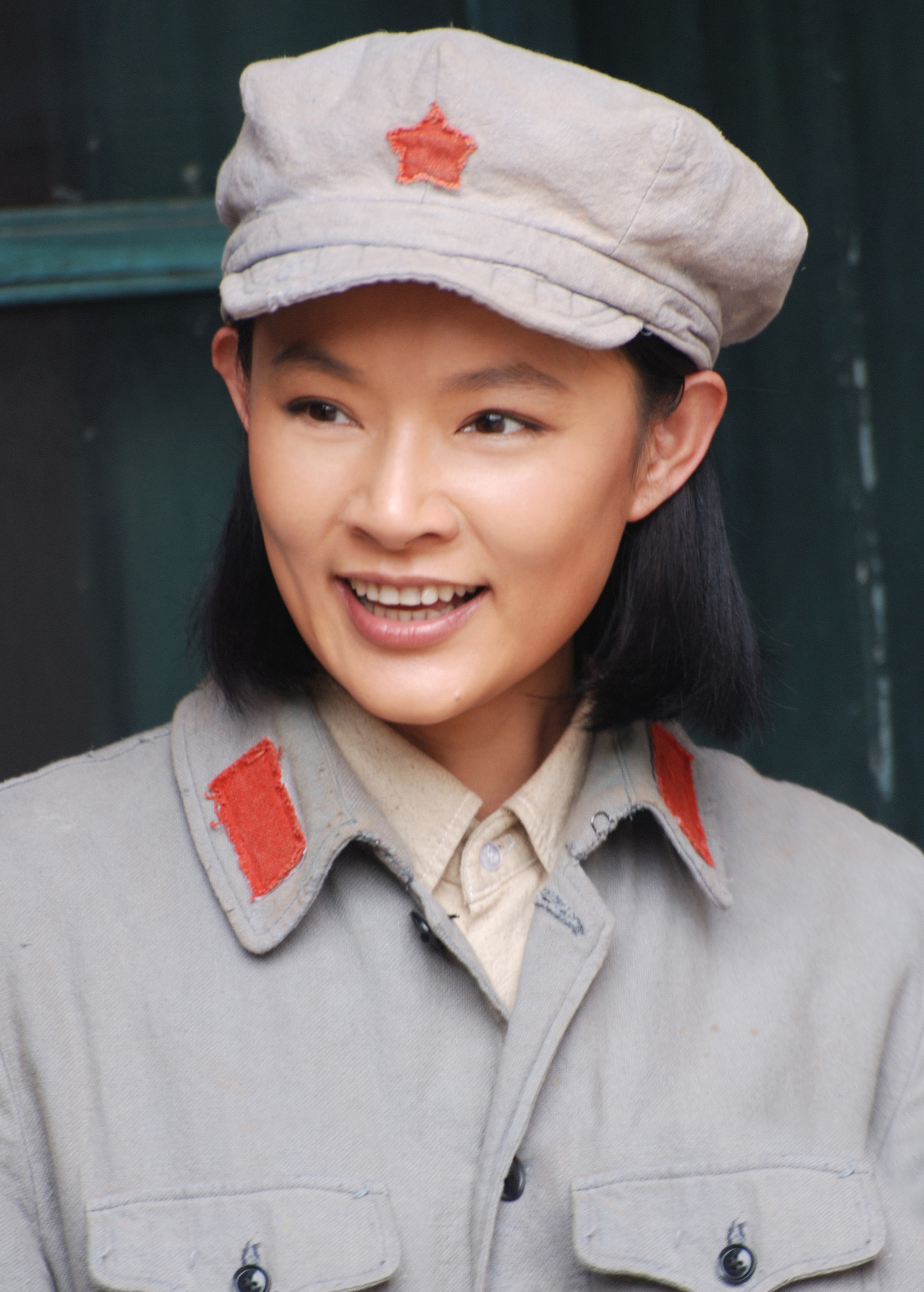 uz">张晶晶,出生于吉林省通化市,毕业于北京电影学院,中国内地女演员