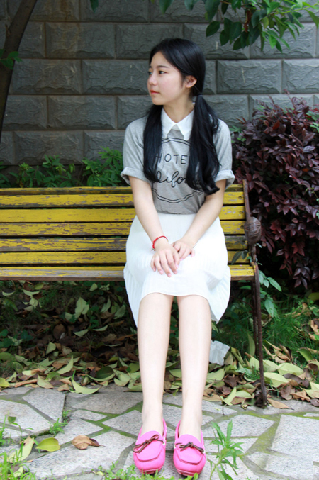  p>罗莉/萝莉/罗利/loli形容年纪很小,但是外表非常可爱的小女生.