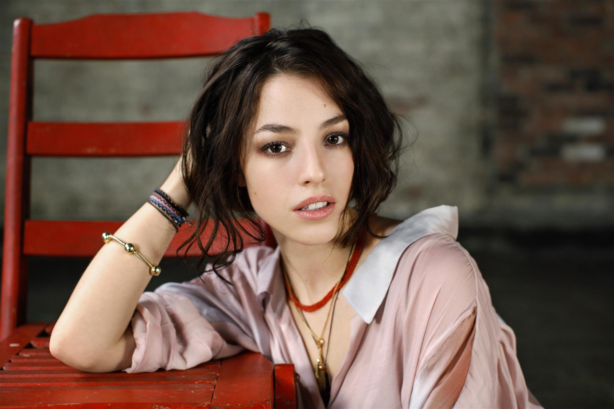  p>奥莉薇·瑟尔比 i>(olivia thirlby) /i>,1986年10月6日出生于美国