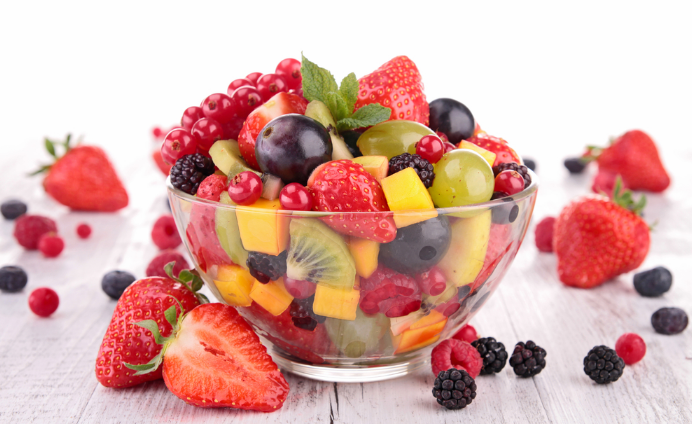 这个说法应该来源国外的古谚语,原文是:fruit is gold in the