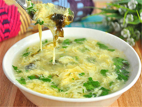  p>菜花鸡蛋汤是以鸡蛋为主要食材制作而成的一道