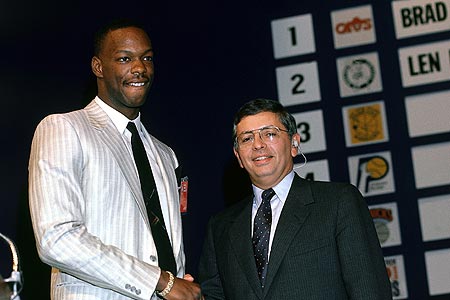  p>伦·拜亚斯(len bias,1963年11月18日—1986年6月19日),出生于美国