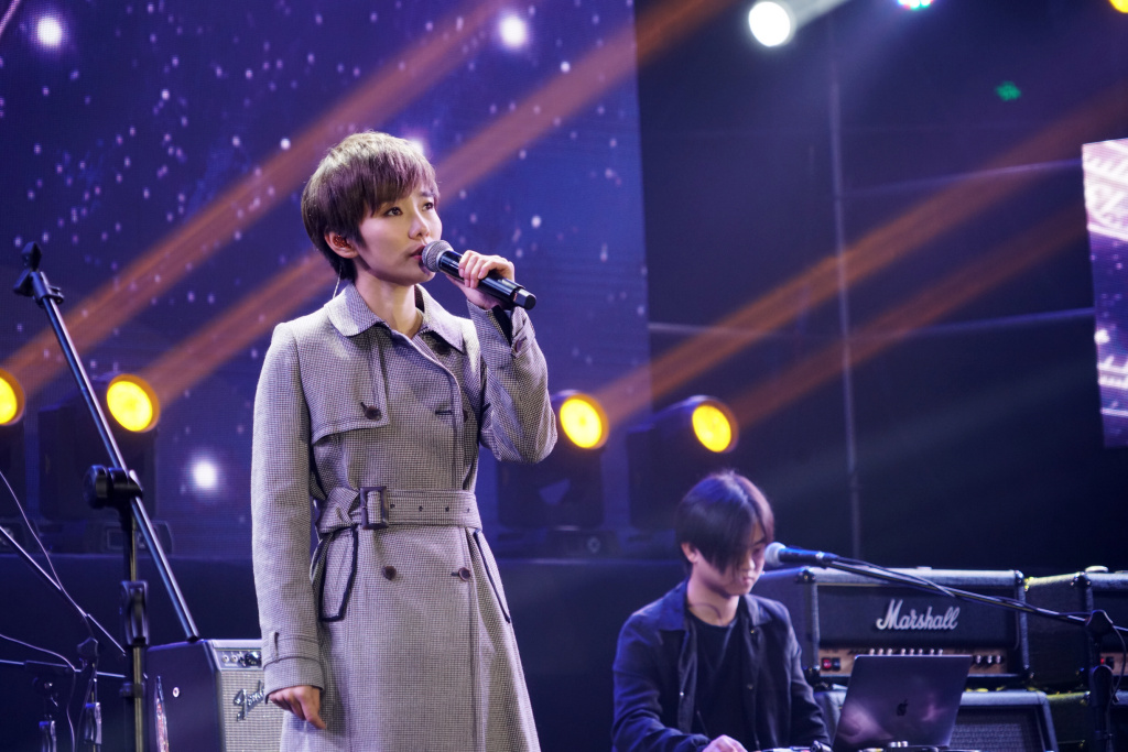  p>许飞,1985年11月11日出生于吉林省四平市梨树县,中国内地流行乐女