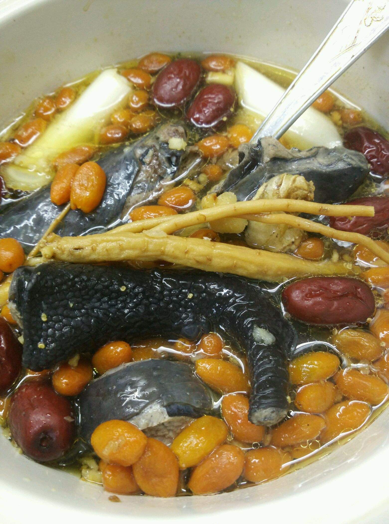 西洋参灵芝乌鸡汤