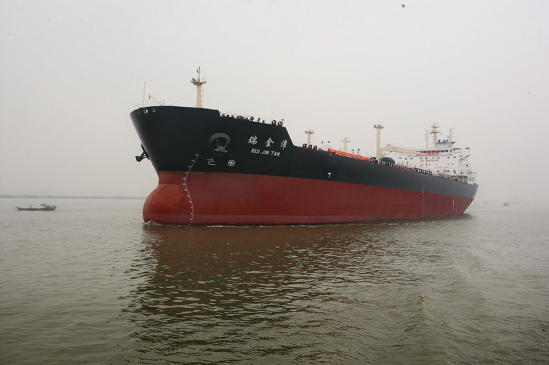 p>油船,是指运载石油及石油产品(如柴油,汽油和重油等)的"船舶".