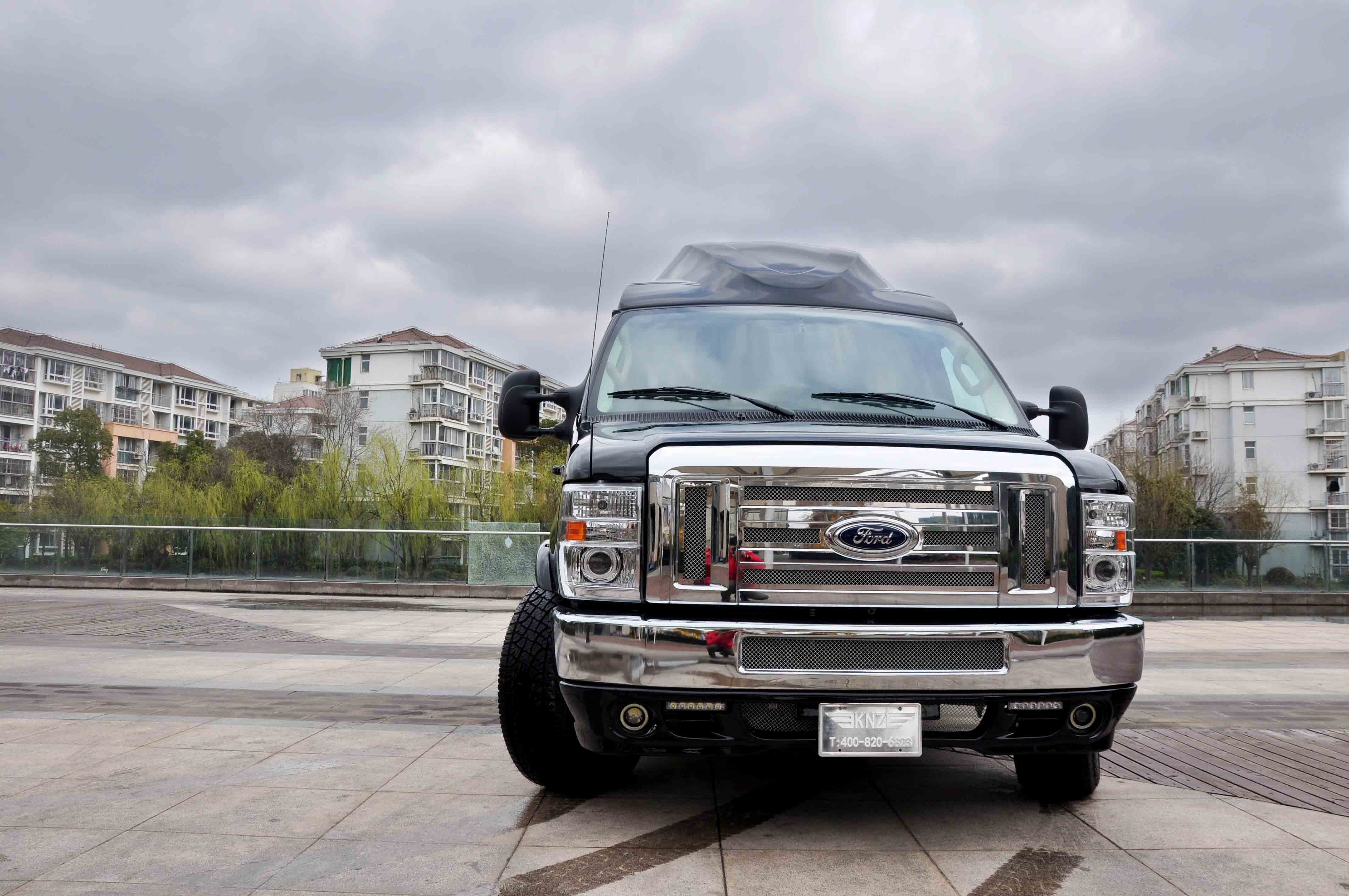  p>福特e350是一款大尺寸豪华 a target="_blank" href="/item/房车