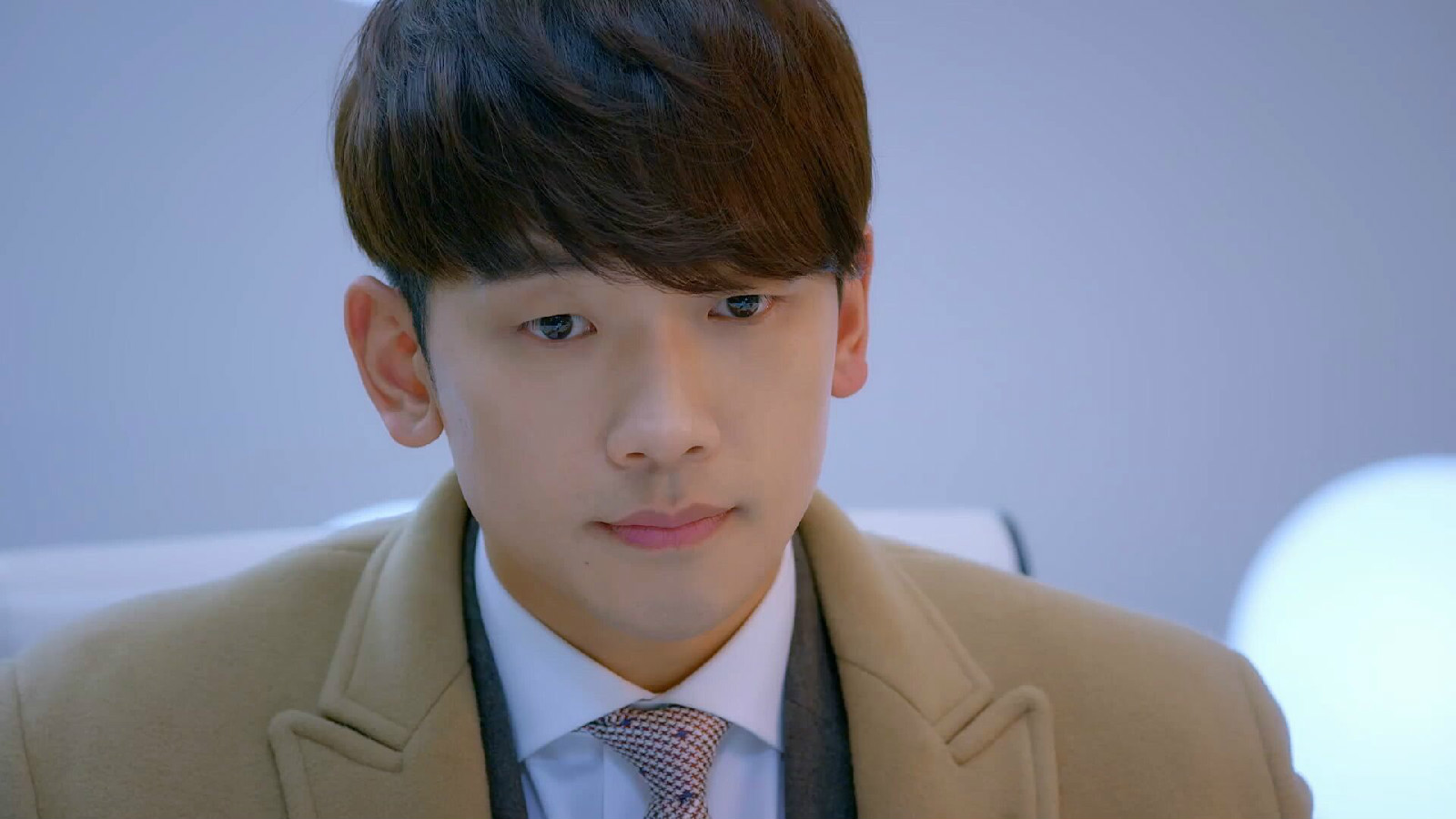  p>郑智薰(rain),1982年6月25日出生于韩国首尔,韩国流行男歌手,演员