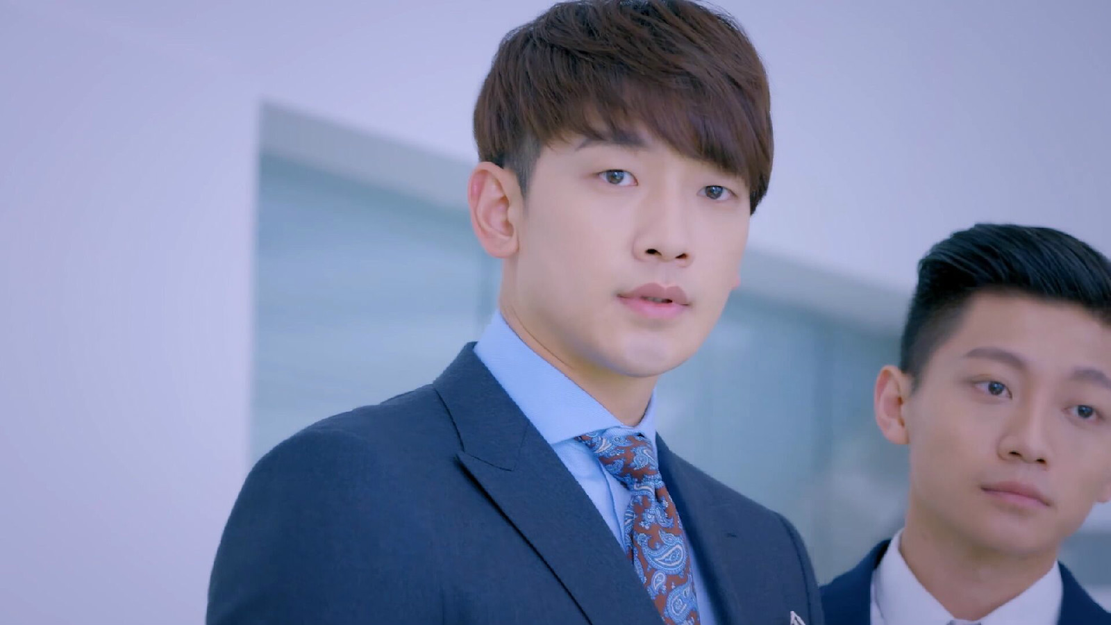  p>郑智薰(rain),1982年6月25日出生于韩国首尔,韩国流行男歌手,演员