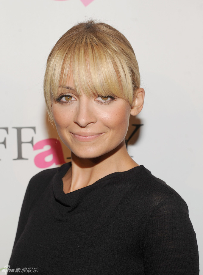  p>妮可·里奇(nicole richie,1981年9月21日-),美国时装设计师,作家