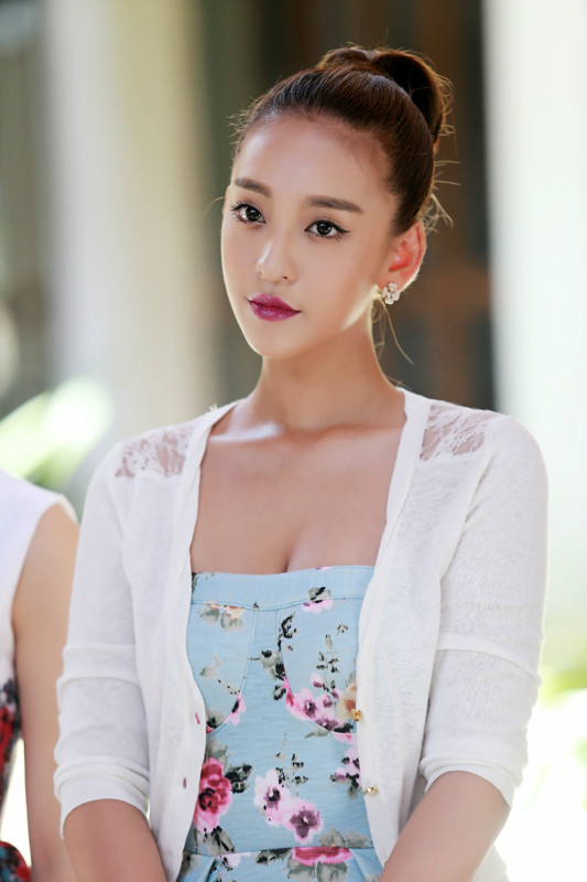  p>曹阳,1993年12月2日出生于湖北省荆州市,毕业于青岛大学,中国内地