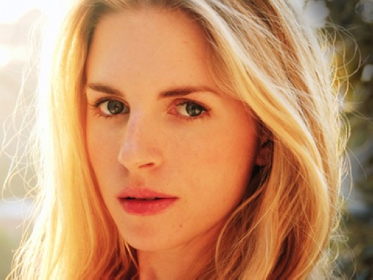  p>布里特·马灵 i>(brit marling) /i>,1982年8月7日出生于美国