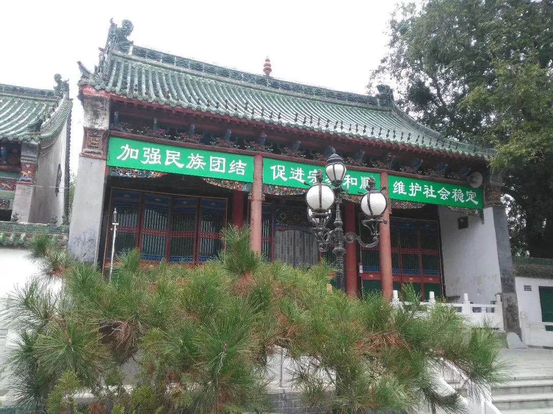  p>东关清真寺位于 a target="_blank" href="/item/河南">河南 /a>省