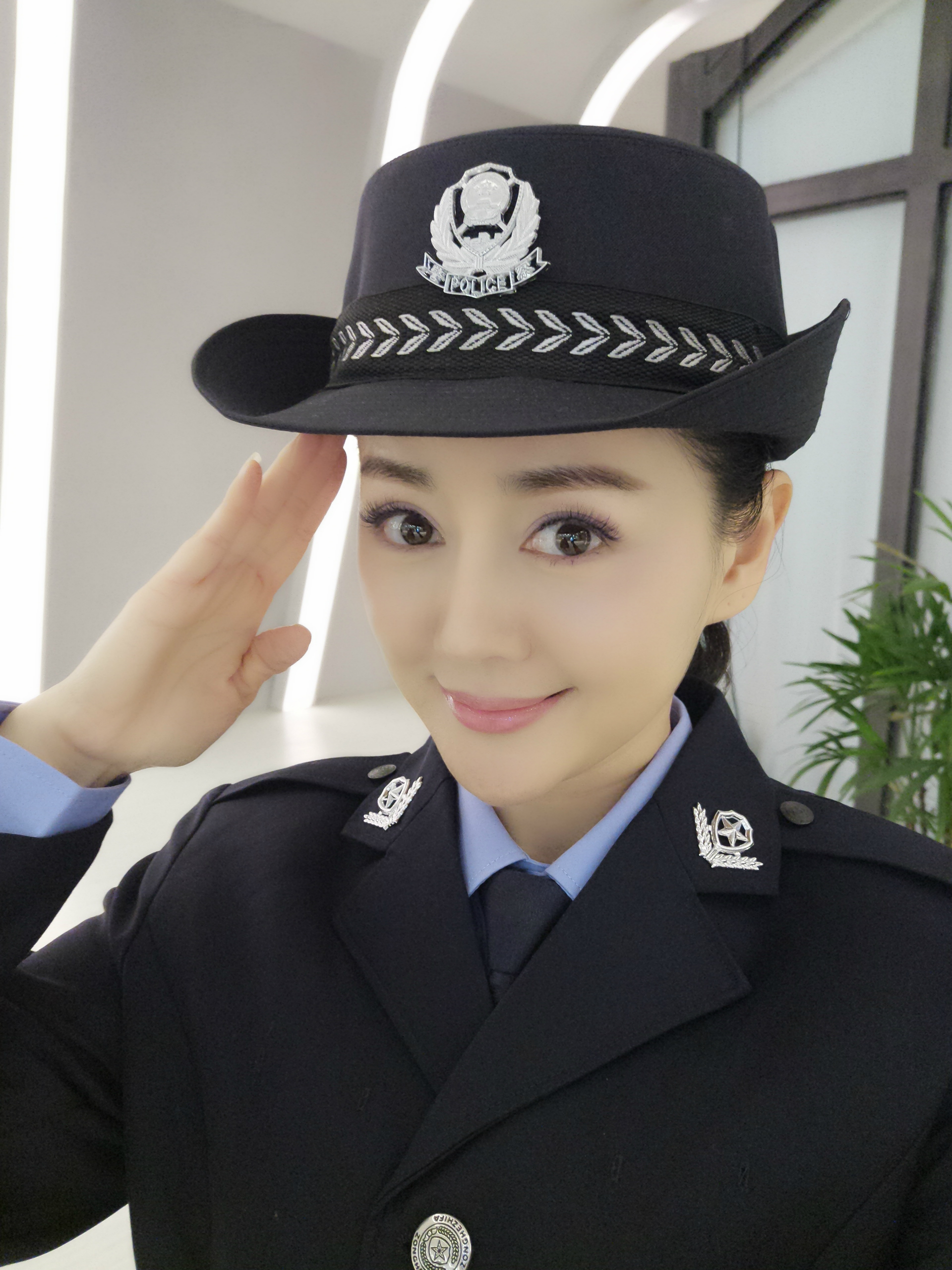  p>张定涵,原名张谊,1980年8月27日出生于北京市,中国内地女演员,毕业